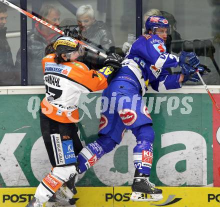 EBEL. Eishockey Bundesliga. EC  VSV gegen Graz 99ers . Greg Kuznik,  (VSV), Manuel Ganahl (Graz). Villach, am 11.2.2011.
Foto: Kuess 


---
pressefotos, pressefotografie, kuess, qs, qspictures, sport, bild, bilder, bilddatenbank