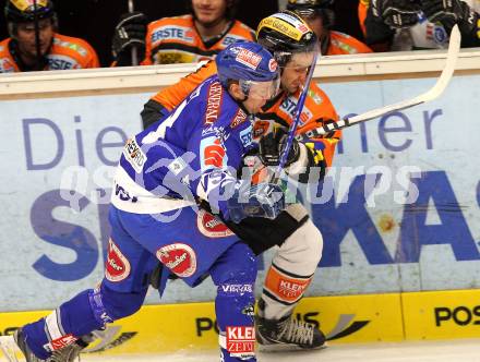 EBEL. Eishockey Bundesliga. EC  VSV gegen Graz 99ers .  Roland Kaspitz, (VSV), Jean Philippe Pare (Graz). Villach, am 11.2.2011.
Foto: Kuess 


---
pressefotos, pressefotografie, kuess, qs, qspictures, sport, bild, bilder, bilddatenbank