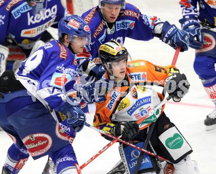 EBEL. Eishockey Bundesliga. EC  VSV gegen Graz 99ers .  Stefan Bacher, Matt Ryan, (VSV), Daniel Woger (Graz). Villach, am 11.2.2011.
Foto: Kuess 


---
pressefotos, pressefotografie, kuess, qs, qspictures, sport, bild, bilder, bilddatenbank