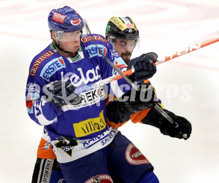 EBEL. Eishockey Bundesliga. EC  VSV gegen Graz 99ers . Michael Raffl, (VSV), Yannik Tremblay  (Graz). Villach, am 11.2.2011.
Foto: Kuess 


---
pressefotos, pressefotografie, kuess, qs, qspictures, sport, bild, bilder, bilddatenbank