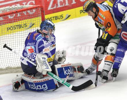 EBEL. Eishockey Bundesliga. EC  VSV gegen Graz 99ers . Bernhard Starkbaum,  (VSV), Warren Norris (Graz). Villach, am 11.2.2011.
Foto: Kuess 


---
pressefotos, pressefotografie, kuess, qs, qspictures, sport, bild, bilder, bilddatenbank