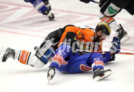 EBEL. Eishockey Bundesliga. EC  VSV gegen Graz 99ers . Markus Peintner,  (VSV), Greg Kuznik (Graz). Villach, am 11.2.2011.
Foto: Kuess 


---
pressefotos, pressefotografie, kuess, qs, qspictures, sport, bild, bilder, bilddatenbank