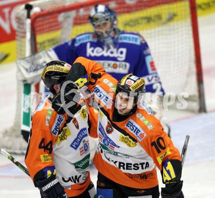 EBEL. Eishockey Bundesliga. EC  VSV gegen Graz 99ers .  Torjubel Warren Norris, Quinn Hancock (Graz). Villach, am 11.2.2011.
Foto: Kuess 


---
pressefotos, pressefotografie, kuess, qs, qspictures, sport, bild, bilder, bilddatenbank