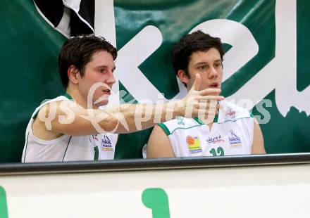 Basketball Bundesliga.  Woerthersee Piraten gegen UBSC Raiffeisen Graz.  Andreas Kuttnig, Erik Rhinehart (Piraten). Klagenfurt, 12.2.2011
Foto:  Kuess

---
pressefotos, pressefotografie, kuess, qs, qspictures, sport, bild, bilder, bilddatenbank