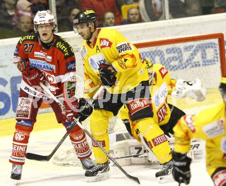 EBEL. Eishockey Bundesliga. KAC gegen EV Vienna Capitals. Thomas Hundertpfund, (KAC),   Philippe Lakos (Vienna). Klagenfurt, am 13.2.2011.
Foto: Kuess 

---
pressefotos, pressefotografie, kuess, qs, qspictures, sport, bild, bilder, bilddatenbank