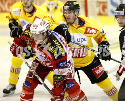 EBEL. Eishockey Bundesliga. KAC gegen EV Vienna Capitals. Thomas Hundertpfund, (KAC), Corry Larose (Vienna). Klagenfurt, am 13.2.2011.
Foto: Kuess 

---
pressefotos, pressefotografie, kuess, qs, qspictures, sport, bild, bilder, bilddatenbank