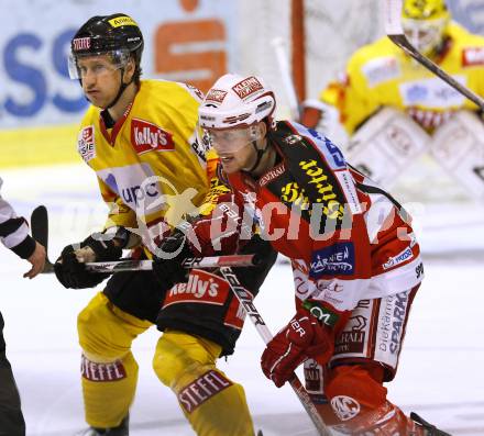 EBEL. Eishockey Bundesliga. KAC gegen EV Vienna Capitals. Tyler Scofield, (KAC), Philipp Pinter (Vienna). Klagenfurt, am 13.2.2011.
Foto: Kuess 

---
pressefotos, pressefotografie, kuess, qs, qspictures, sport, bild, bilder, bilddatenbank