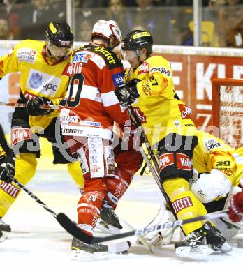 EBEL. Eishockey Bundesliga. KAC gegen EV Vienna Capitals. Mike Craig, (KAC), Martin Oraze, Jeremy Rebek (Vienna). Klagenfurt, am 13.2.2011.
Foto: Kuess 

---
pressefotos, pressefotografie, kuess, qs, qspictures, sport, bild, bilder, bilddatenbank