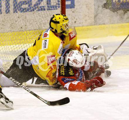 EBEL. Eishockey Bundesliga. KAC gegen EV Vienna Capitals. Tyler Scofield, (KAC), Juergen Penker (Vienna). Klagenfurt, am 13.2.2011.
Foto: Kuess 

---
pressefotos, pressefotografie, kuess, qs, qspictures, sport, bild, bilder, bilddatenbank