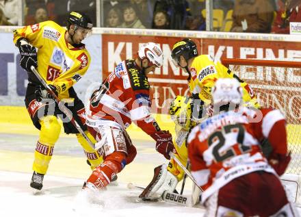 EBEL. Eishockey Bundesliga. KAC gegen EV Vienna Capitals. Mike Craig, (KAC),  Martin Oraze, Juergen Penker (Vienna). Klagenfurt, am 13.2.2011.
Foto: Kuess 

---
pressefotos, pressefotografie, kuess, qs, qspictures, sport, bild, bilder, bilddatenbank