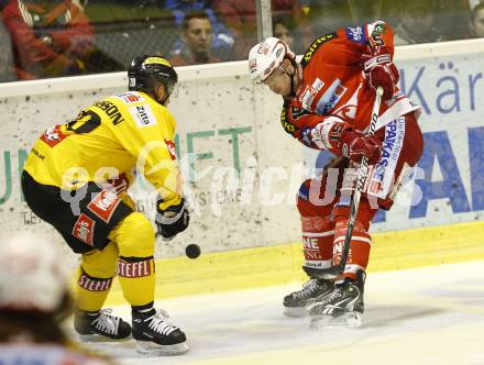 EBEL. Eishockey Bundesliga. KAC gegen EV Vienna Capitals. Paul Schellander, (KAC),  Peter Casparsson (Vienna). Klagenfurt, am 13.2.2011.
Foto: Kuess 

---
pressefotos, pressefotografie, kuess, qs, qspictures, sport, bild, bilder, bilddatenbank