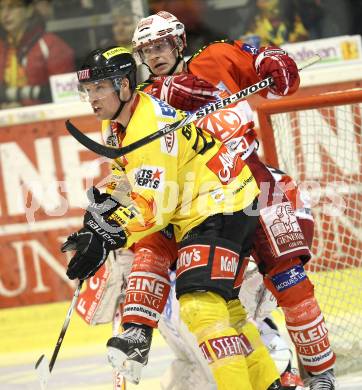 EBEL. Eishockey Bundesliga. KAC gegen EV Vienna Capitals. Paul Schellander, (KAC),  Benoit Gratton (Vienna). Klagenfurt, am 13.2.2011.
Foto: Kuess 

---
pressefotos, pressefotografie, kuess, qs, qspictures, sport, bild, bilder, bilddatenbank