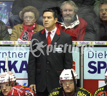 EBEL. Eishockey Bundesliga. KAC gegen SAPA Fehervar AV19. Trainer Many Viveiros (KAC). Klagenfurt, am 15.2.2011.
Foto: Kuess
---
pressefotos, pressefotografie, kuess, qs, qspictures, sport, bild, bilder, bilddatenbank