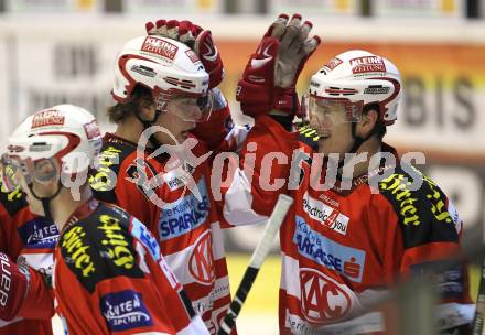 EBEL. Eishockey Bundesliga. KAC gegen SAPA Fehervar AV19. Torjubel Thomas Hundertpfund, Kirk Furey (KAC). Klagenfurt, am 15.2.2011.
Foto: Kuess
---
pressefotos, pressefotografie, kuess, qs, qspictures, sport, bild, bilder, bilddatenbank