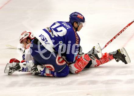 EBEL. Eishockey Bundesliga. EC  VSV gegen KAC. Michael Raffl,  (VSV), Tyler Scofield (KAC). Villach, am 18.2.2011.
Foto: Kuess 


---
pressefotos, pressefotografie, kuess, qs, qspictures, sport, bild, bilder, bilddatenbank