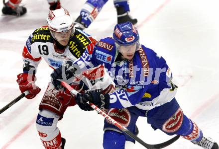 EBEL. Eishockey Bundesliga. EC  VSV gegen KAC. Michael Raffl,  (VSV), Stephan Geier (KAC). Villach, am 18.2.2011.
Foto: Kuess 


---
pressefotos, pressefotografie, kuess, qs, qspictures, sport, bild, bilder, bilddatenbank