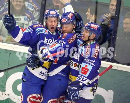 EBEL. Eishockey Bundesliga. EC  VSV gegen KAC. Torjubel Tomaz Razingar, Matt Ryan, Marvin Degon (VSV). Villach, am 18.2.2011.
Foto: Kuess 


---
pressefotos, pressefotografie, kuess, qs, qspictures, sport, bild, bilder, bilddatenbank