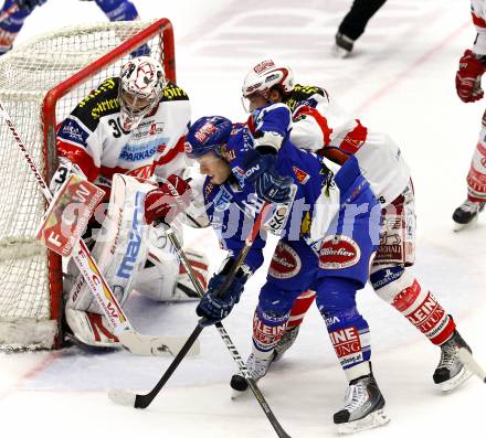 EBEL. Eishockey Bundesliga. EC  VSV gegen KAC.  Matthew Ryan, (VSV), Johannes Reichel, Rene Swette (KAC). Villach, am 18.2.2011.
Foto: Kuess 


---
pressefotos, pressefotografie, kuess, qs, qspictures, sport, bild, bilder, bilddatenbank