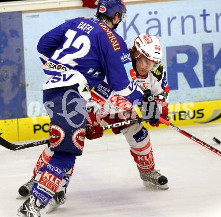 EBEL. Eishockey Bundesliga. EC  VSV gegen KAC.  Michael Raffl, (VSV), Dieter Kalt (KAC). Villach, am 18.2.2011.
Foto: Kuess 


---
pressefotos, pressefotografie, kuess, qs, qspictures, sport, bild, bilder, bilddatenbank