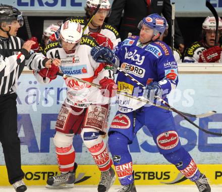 EBEL. Eishockey Bundesliga. EC  VSV gegen KAC.  Tomaz Razingar, (VSV), Johannes Reichel (KAC). Villach, am 18.2.2011.
Foto: Kuess 


---
pressefotos, pressefotografie, kuess, qs, qspictures, sport, bild, bilder, bilddatenbank