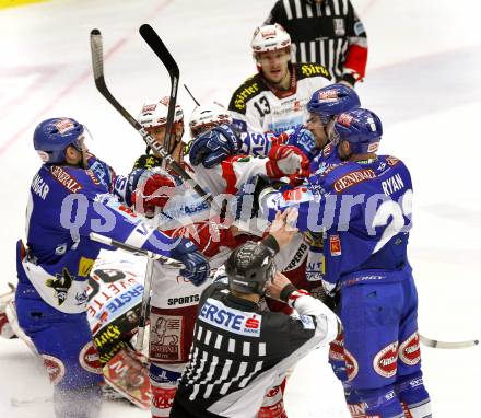 EBEL. Eishockey Bundesliga. EC  VSV gegen KAC.  Rauferei, Schlaegerei, Tomaz Razingar, Matthew Ryan, Jonathan Ferland, (VSV), Mike Craig (KAC). Villach, am 18.2.2011.
Foto: Kuess 


---
pressefotos, pressefotografie, kuess, qs, qspictures, sport, bild, bilder, bilddatenbank