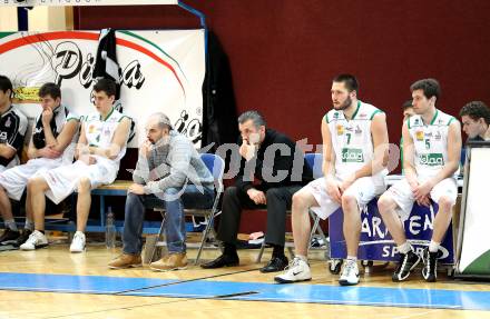 Basketball Bundesliga.  Woerthersee Piraten gegen BC Vienna .  Christian Erschen, Martin Breithuberm Trainer Joachim Buggelsheim, Co-Trainer Emir Osmanovic, Bernhard Weber, Edgar Allesch (Piraten). Klagenfurt, 19.2.2011
Foto:  Kuess

---
pressefotos, pressefotografie, kuess, qs, qspictures, sport, bild, bilder, bilddatenbank