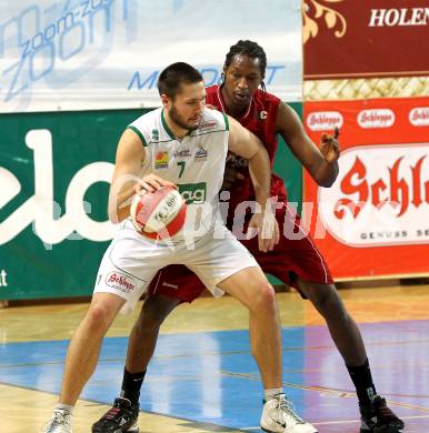 Basketball Bundesliga.  Woerthersee Piraten gegen BC Vienna .  Bernhard Weber, (Piraten),   Seyni N Diaye (Vienna). Klagenfurt, 19.2.2011
Foto:  Kuess

---
pressefotos, pressefotografie, kuess, qs, qspictures, sport, bild, bilder, bilddatenbank