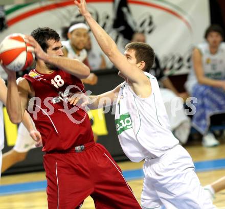 Basketball Bundesliga.  Woerthersee Piraten gegen BC Vienna .  Christian Erschen, (Piraten), Sveto Pekovic  (Vienna). Klagenfurt, 19.2.2011
Foto:  Kuess

---
pressefotos, pressefotografie, kuess, qs, qspictures, sport, bild, bilder, bilddatenbank