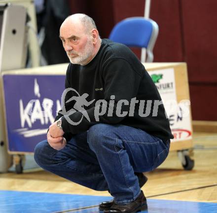 Basketball Bundesliga.  Woerthersee Piraten gegen BC Vienna .   Trainer Ninoslav Miljikovic (Vienna). Klagenfurt, 19.2.2011
Foto:  Kuess

---
pressefotos, pressefotografie, kuess, qs, qspictures, sport, bild, bilder, bilddatenbank