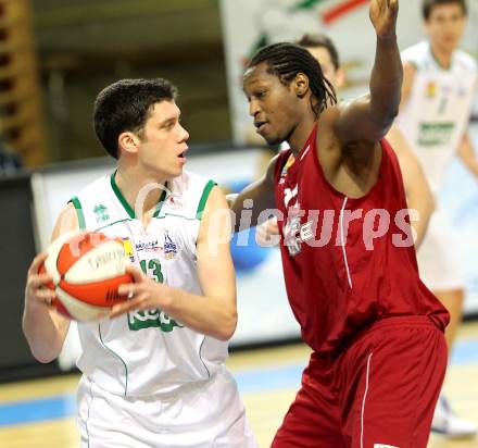 Basketball Bundesliga.  Woerthersee Piraten gegen BC Vienna .  Erik Rhinehart,  (Piraten), Seyni N Diaye (Vienna). Klagenfurt, 19.2.2011
Foto:  Kuess

---
pressefotos, pressefotografie, kuess, qs, qspictures, sport, bild, bilder, bilddatenbank