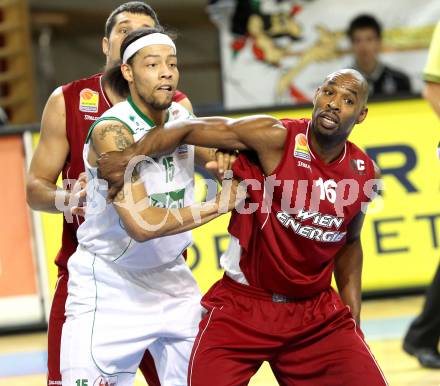 Basketball Bundesliga.  Woerthersee Piraten gegen BC Vienna .  Thomas Kennedy (Piraten), Spencer Rhynes (Vienna). Klagenfurt, 19.2.2011
Foto:  Kuess

---
pressefotos, pressefotografie, kuess, qs, qspictures, sport, bild, bilder, bilddatenbank