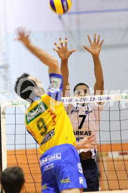 Volleyball. Challenge Cup. SK Aich/Dob gegen Arkas Izmir (TUR). Grut Andrej (Aich/Dob), Urango Agamez (TUR). Prevalje, 22.2.2011.
Foto: Kuess

---
pressefotos, pressefotografie, kuess, qs, qspictures, sport, bild, bilder, bilddatenbank