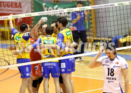 Volleyball. Challenge Cup. SK Aich/Dob gegen Arkas Izmir (TUR). Jubel (Aich/Dob). Prevalje, 22.2.2011.
Foto: Kuess

---
pressefotos, pressefotografie, kuess, qs, qspictures, sport, bild, bilder, bilddatenbank