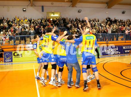 Volleyball. Challenge Cup. SK Aich/Dob gegen Arkas Izmir (TUR). Jubel (Aich/Dob). Prevalje, 22.2.2011.
Foto: Kuess

---
pressefotos, pressefotografie, kuess, qs, qspictures, sport, bild, bilder, bilddatenbank