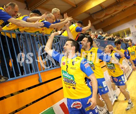 Volleyball. Challenge Cup. SK Aich/Dob gegen Arkas Izmir (TUR). Jubel (Aich/Dob). Prevalje, 22.2.2011.
Foto: Kuess

---
pressefotos, pressefotografie, kuess, qs, qspictures, sport, bild, bilder, bilddatenbank