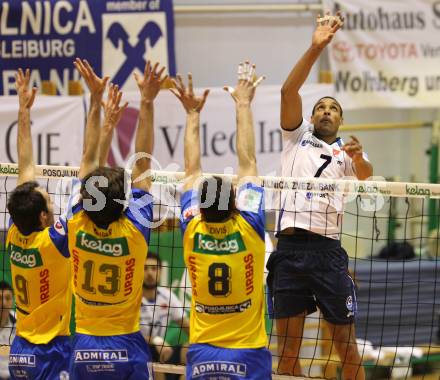 Volleyball. Challenge Cup. SK Aich/Dob gegen Arkas Izmir (TUR). Grut Andrej, Reiser Gerald, Divis Peter (Aich/Dob), Urango Agamez (TUR). Prevalje, 22.2.2011.
Foto: Kuess

---
pressefotos, pressefotografie, kuess, qs, qspictures, sport, bild, bilder, bilddatenbank