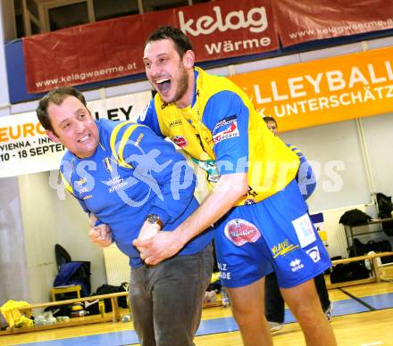 Volleyball. Challenge Cup. SK Aich/Dob gegen Arkas Izmir (TUR). Martin Micheu,  Peter Divis(Aich/Dob). Prevalje, 22.2.2011.
Foto: Kuess

---
pressefotos, pressefotografie, kuess, qs, qspictures, sport, bild, bilder, bilddatenbank