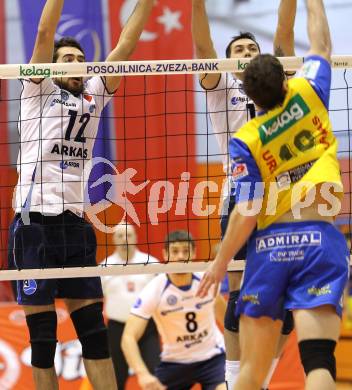 Volleyball. Challenge Cup. SK Aich/Dob gegen Arkas Izmir (TUR). Pusnik Nejc (Aich/Dob), Emin Goeck (TUR). Prevalje, 22.2.2011.
Foto: Kuess

---
pressefotos, pressefotografie, kuess, qs, qspictures, sport, bild, bilder, bilddatenbank