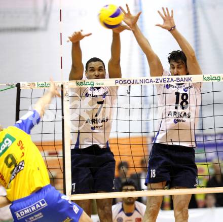 Volleyball. Challenge Cup. SK Aich/Dob gegen Arkas Izmir (TUR). Agamez Urango, Burak Hascan (TUR). Prevalje, 22.2.2011.
Foto: Kuess

---
pressefotos, pressefotografie, kuess, qs, qspictures, sport, bild, bilder, bilddatenbank