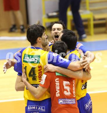 Volleyball. Challenge Cup. SK Aich/Dob gegen Arkas Izmir (TUR). Jubel (Aich/Dob). Prevalje, 22.2.2011.
Foto: Kuess

---
pressefotos, pressefotografie, kuess, qs, qspictures, sport, bild, bilder, bilddatenbank