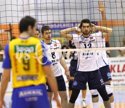 Volleyball. Challenge Cup. SK Aich/Dob gegen Arkas Izmir (TUR). Emin Goek, Hakki Capkinoglu (TUR). Prevalje, 22.2.2011.
Foto: Kuess

---
pressefotos, pressefotografie, kuess, qs, qspictures, sport, bild, bilder, bilddatenbank