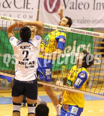 Volleyball. Challenge Cup. SK Aich/Dob gegen Arkas Izmir (TUR). Divis Peter, Reiser Gerald (Aich/Dob). Prevalje, 22.2.2011.
Foto: Kuess

---
pressefotos, pressefotografie, kuess, qs, qspictures, sport, bild, bilder, bilddatenbank