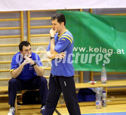 Volleyball. Challenge Cup. SK Aich/Dob gegen Arkas Izmir (TUR). Trainer Igor Simuncic (Aich/Dob). Prevalje, 22.2.2011.
Foto: Kuess

---
pressefotos, pressefotografie, kuess, qs, qspictures, sport, bild, bilder, bilddatenbank