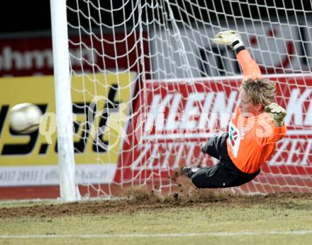 Fussball Erste Liga. WAC/St. Andrae gegen SV Groedig. Christian Dobnik (WAC). Wolfsberg, 25.2.2011
Foto: Kuess

---
pressefotos, pressefotografie, kuess, qs, qspictures, sport, bild, bilder, bilddatenbank