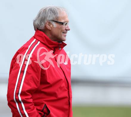 Fussball Regionalliga. SK Austria Klagenfurt. Tag der Austria Familie. Testspiel SK Austria Klagenfurt gegen Sencur (SLO). Trainer Walter Schoppitsch (Klagenfurt).  Klagenfurt, am 26.2.2011.
Foto: Kuess
---
pressefotos, pressefotografie, kuess, qs, qspictures, sport, bild, bilder, bilddatenbank