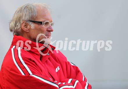 Fussball Regionalliga. SK Austria Klagenfurt. Tag der Austria Familie. Testspiel SK Austria Klagenfurt gegen Sencur (SLO). Trainer Walter Schoppitsch (Klagenfurt).  Klagenfurt, am 26.2.2011.
Foto: Kuess
---
pressefotos, pressefotografie, kuess, qs, qspictures, sport, bild, bilder, bilddatenbank