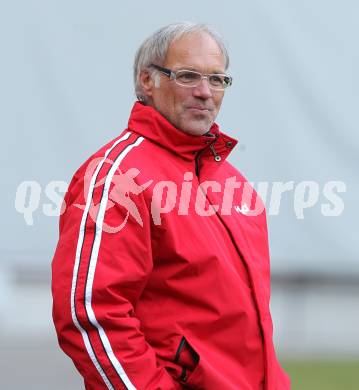 Fussball Regionalliga. SK Austria Klagenfurt. Tag der Austria Familie. Testspiel SK Austria Klagenfurt gegen Sencur (SLO). Trainer Walter Schoppitsch (Klagenfurt).  Klagenfurt, am 26.2.2011.
Foto: Kuess
---
pressefotos, pressefotografie, kuess, qs, qspictures, sport, bild, bilder, bilddatenbank