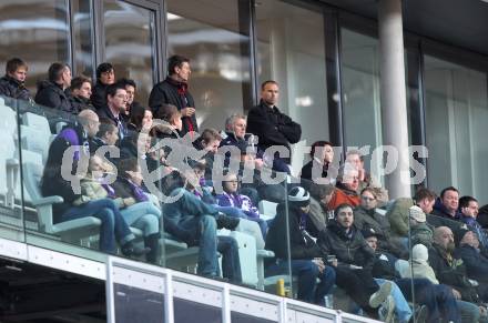 Fussball Regionalliga. SK Austria Klagenfurt. Tag der Austria Familie. Testspiel SK Austria Klagenfurt gegen Sencur (SLO). Fans auf VIP Tribuene. Klagenfurt, am 26.2.2011.
Foto: Kuess
---
pressefotos, pressefotografie, kuess, qs, qspictures, sport, bild, bilder, bilddatenbank