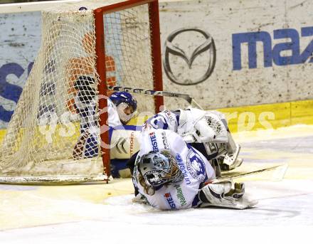 EBEL. Eishockey Bundesliga. KAC gegen KHL Medvescak Zagreb. KRISTAN Robert,  MACAULAY Kenneth (Zagreb). Klagenfurt, am 27.2.2011.
Foto: Kuess 

---
pressefotos, pressefotografie, kuess, qs, qspictures, sport, bild, bilder, bilddatenbank