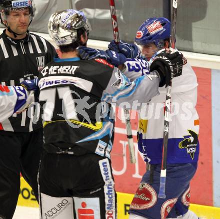 EBEL. Eishockey Bundesliga. EC  VSV gegen EHC LIWEST Linz. Benjamin Petrik   (VSV), LEAHY Patrick (Linz). Villach, am 27.2.2011.
Foto: Kuess 


---
pressefotos, pressefotografie, kuess, qs, qspictures, sport, bild, bilder, bilddatenbank